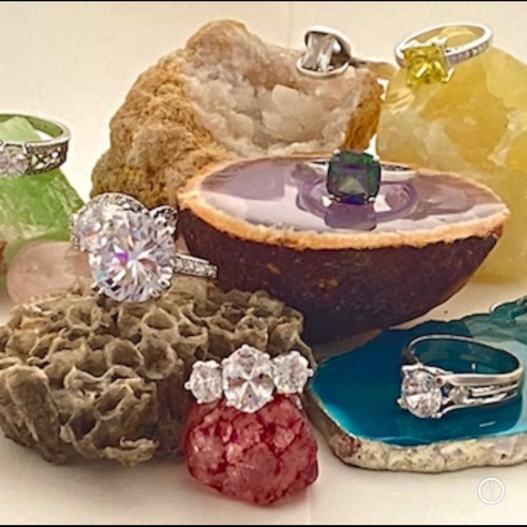 Silver plated and cubic zirconia ring. Size 6.5. - Picture 7 of 7